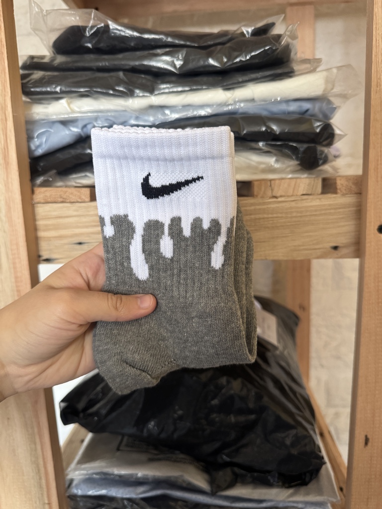 Media 3/4 Nike blanca y gris oscuro