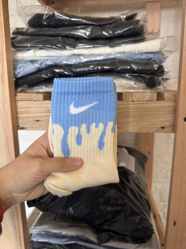 Media 3/4 Nike celeste y crema
