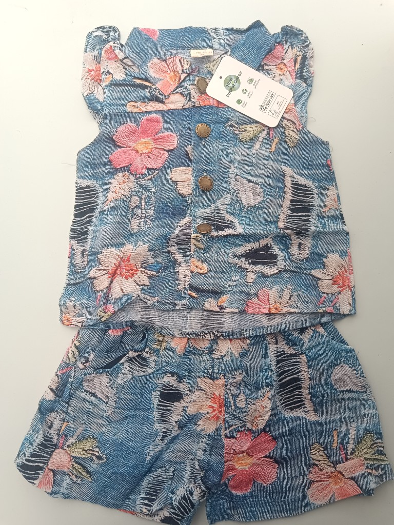 Pantalon corto floral azul