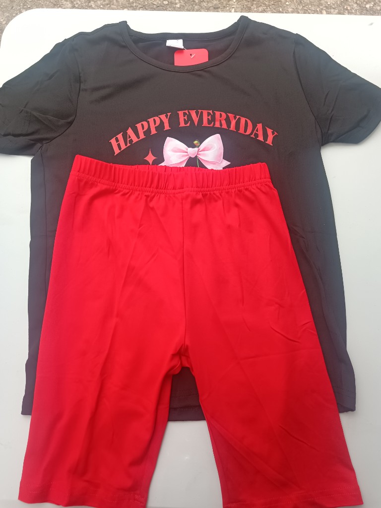 Conjunto negro/rojo Happy Everyday