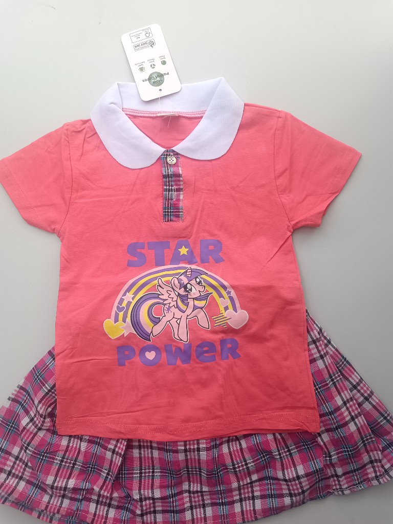 Pony rosa vestido