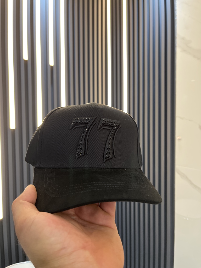 Gorra negra 77 Barbas Hats
