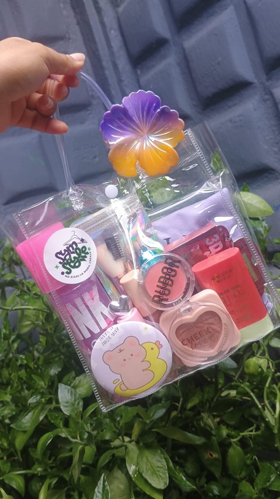 Kit maquillaje lila/rosa