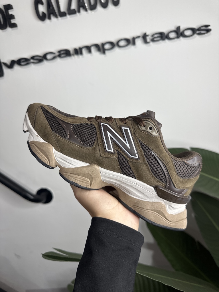 NEW BALANCE 9060 MARRÓN