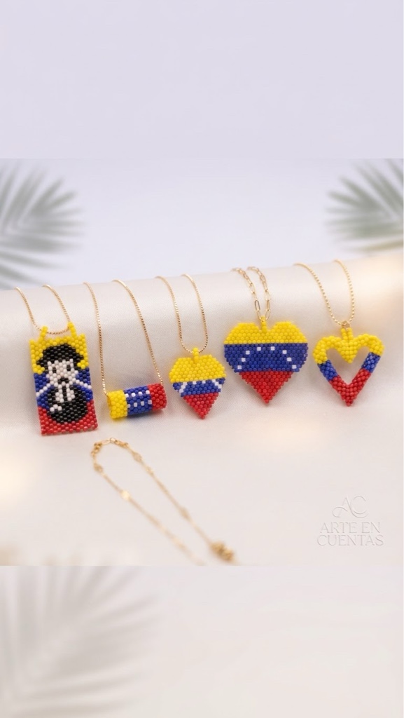 Cadenas con dije de canotillo