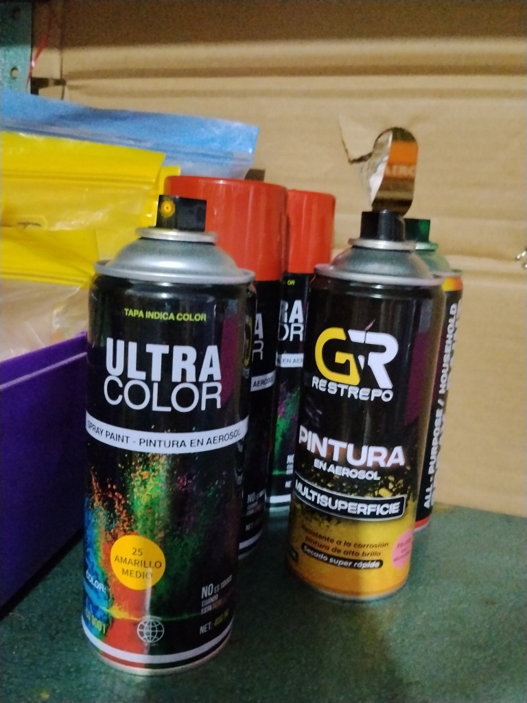 Pintura en aerosol amarillo