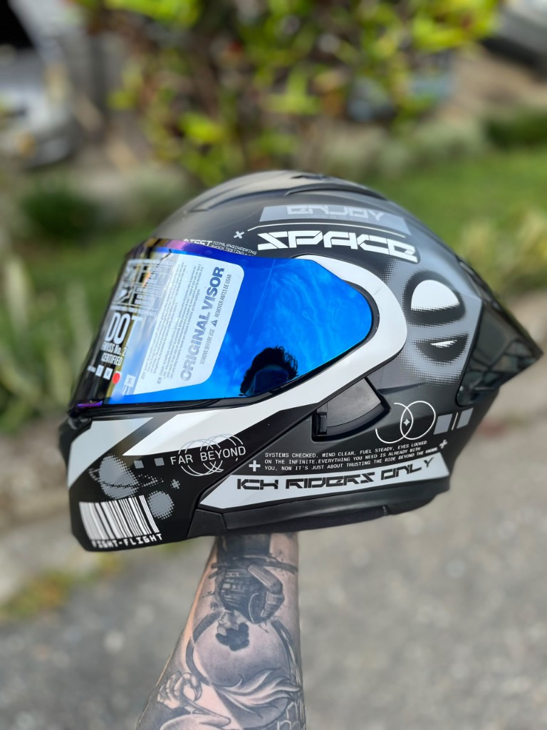 CASCO ICH 3120 NEGRO/GRIS GRAFICO L