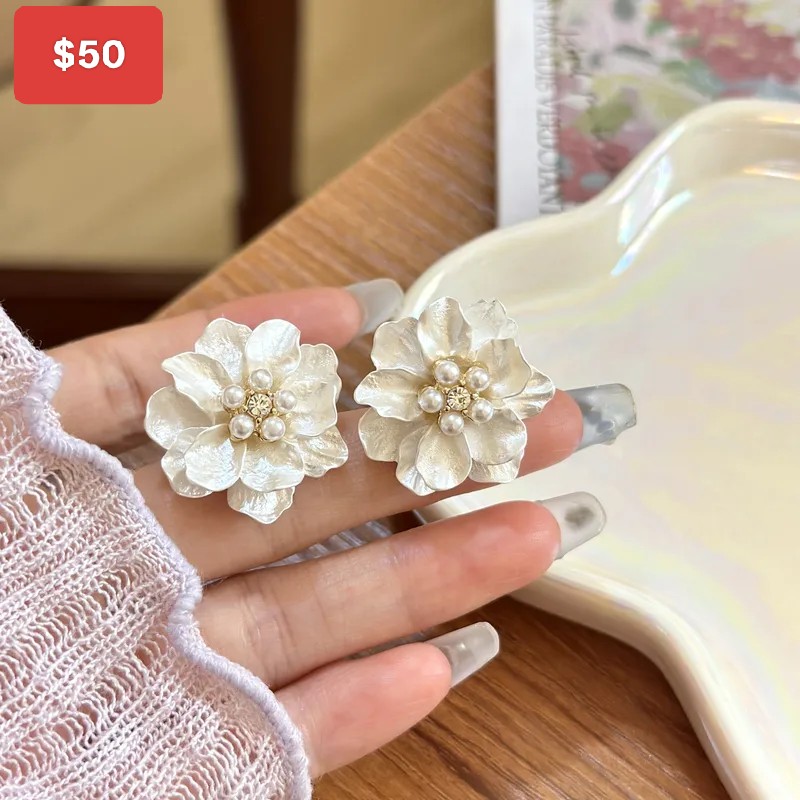 Aretes flor perla blancos