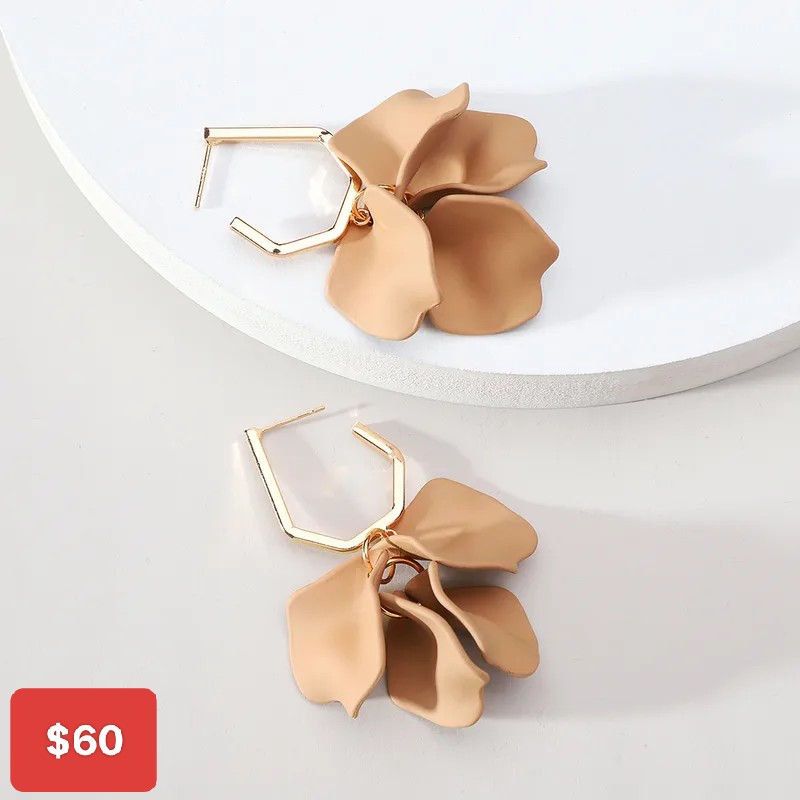 Aretes dorados flor beige