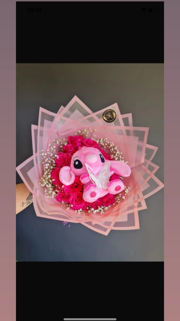 12 Rosas y un Abrazo