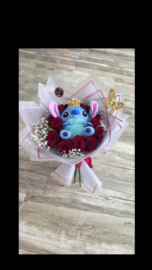 12 Rosas y Un Abrazo Stitch