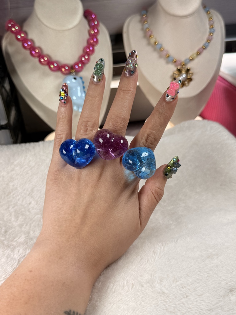 Anillo de corazón morado