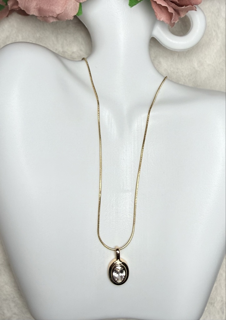 Collar ovalado con zirconia dorado 2