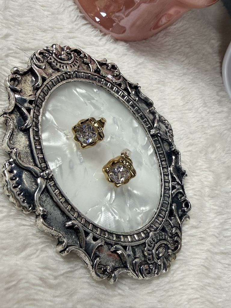 Aretes cuadrados con zirconia