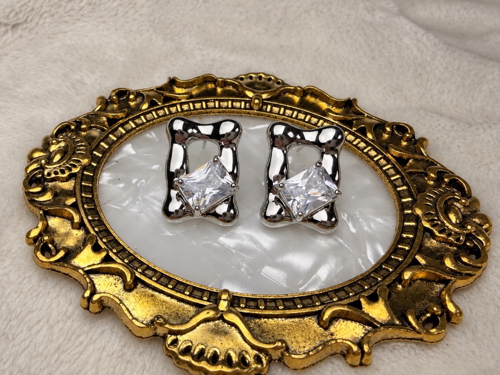 Aretes plateados con zieconia
