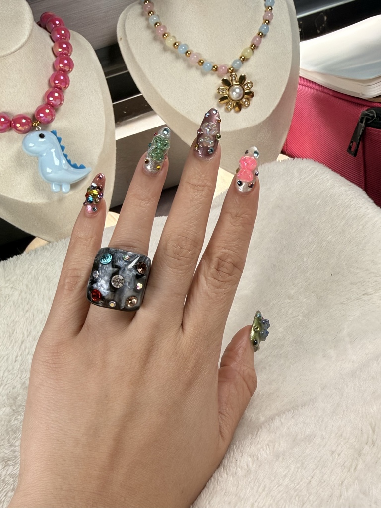 Anillo chunky cuadrado con gemas
