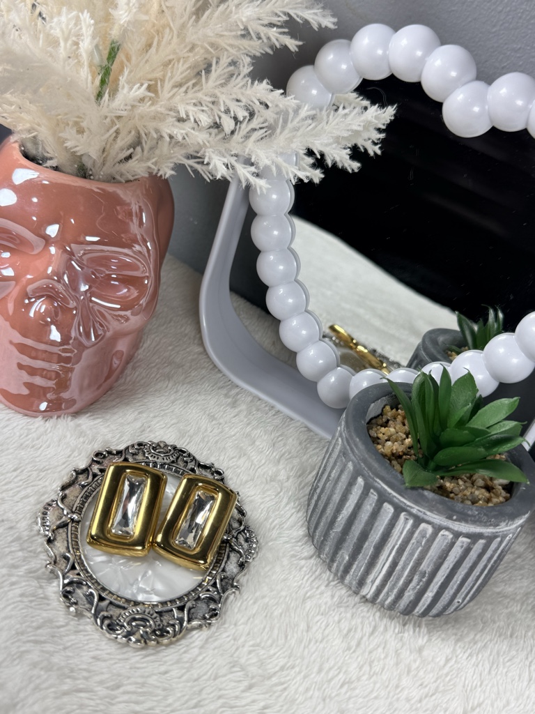 Aretes cuadrados con zirconia grande