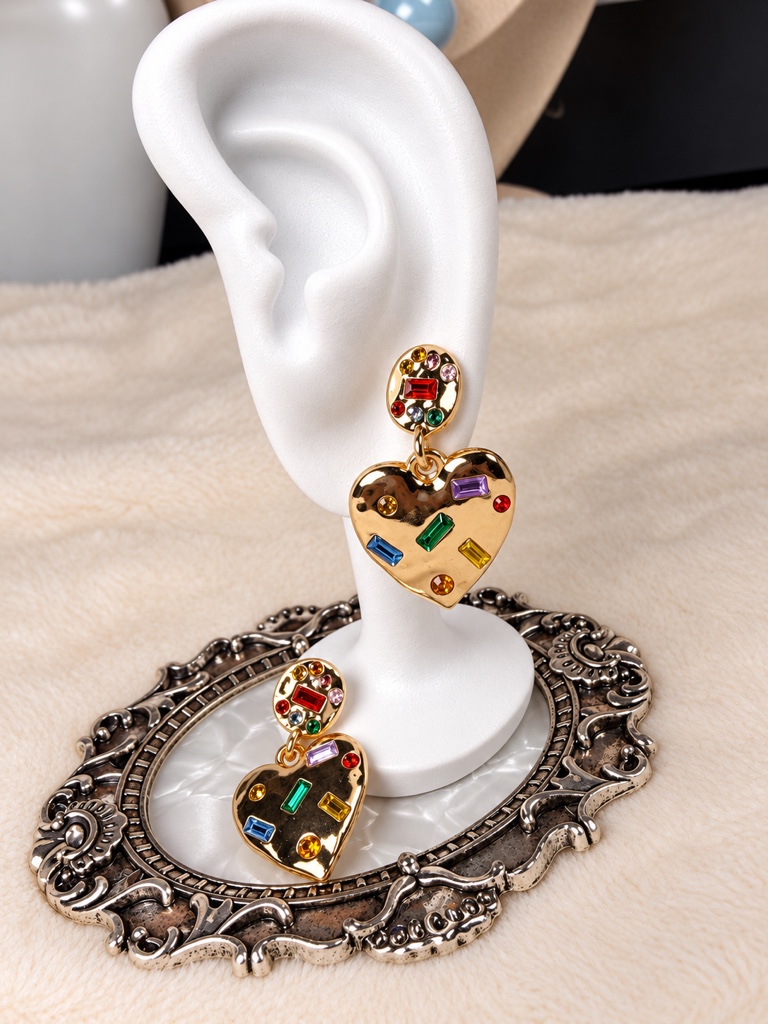Aretes gemas colores forma corazón Dorados