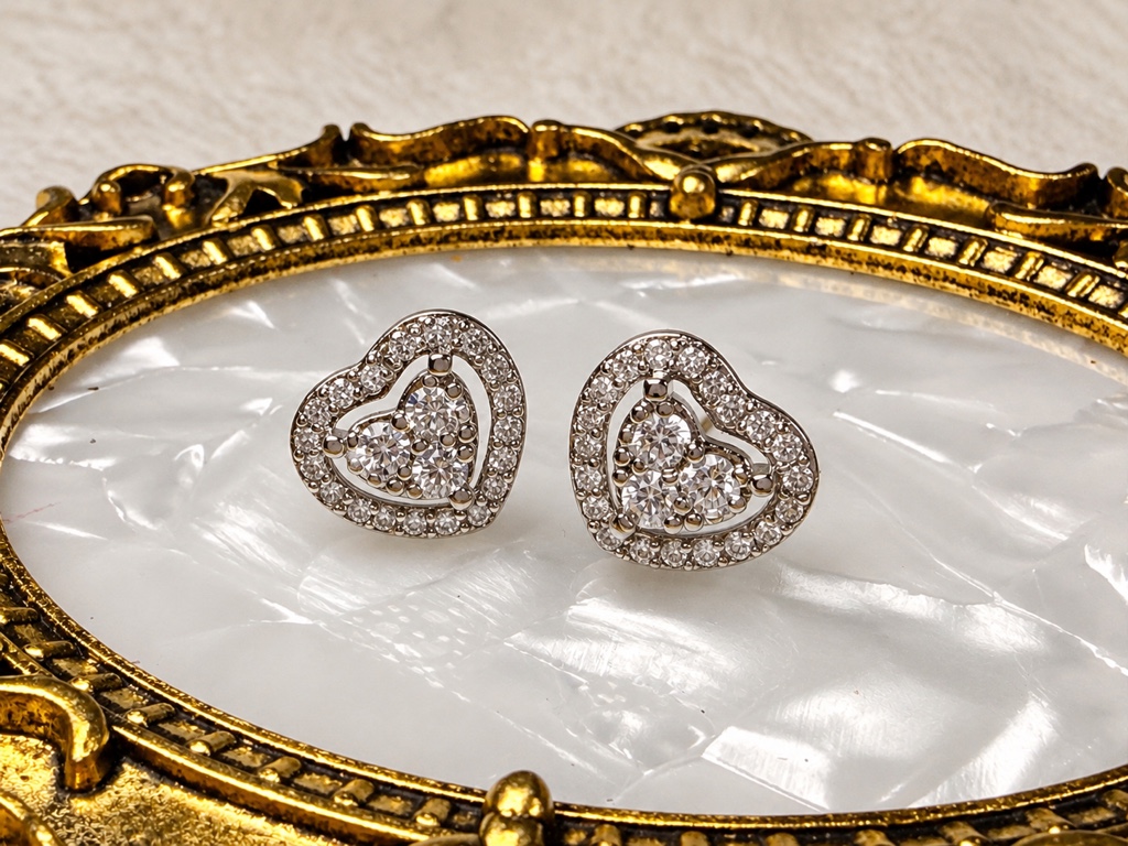 Aretes de corazón zirconia pequeños plateados