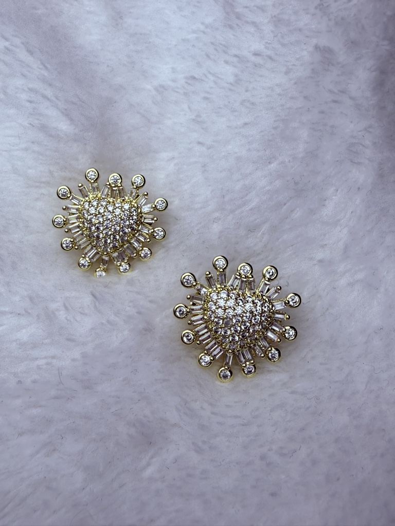Aretes de chapa de oro con zirconia en forma de corazón