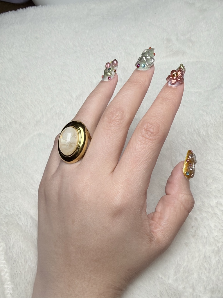 Anillo dorado con perla Luna