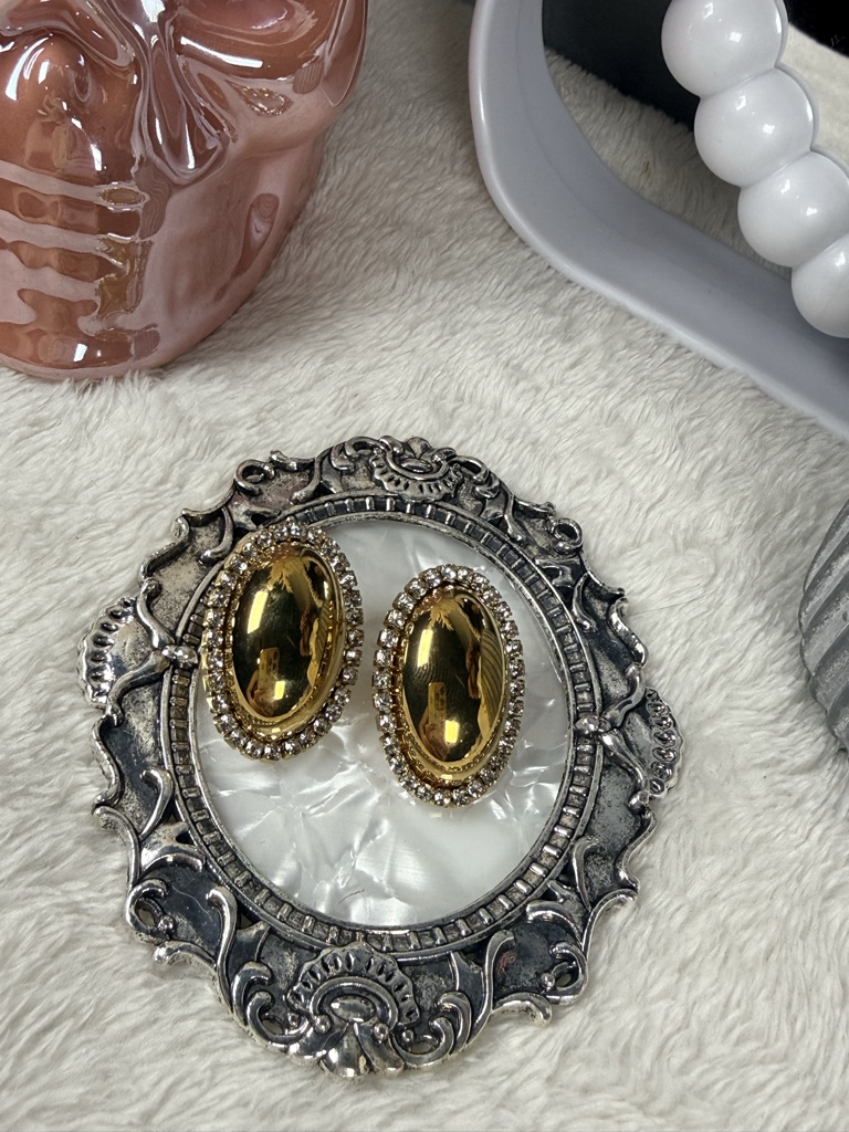 Aretes ovalados dorados con zirconia