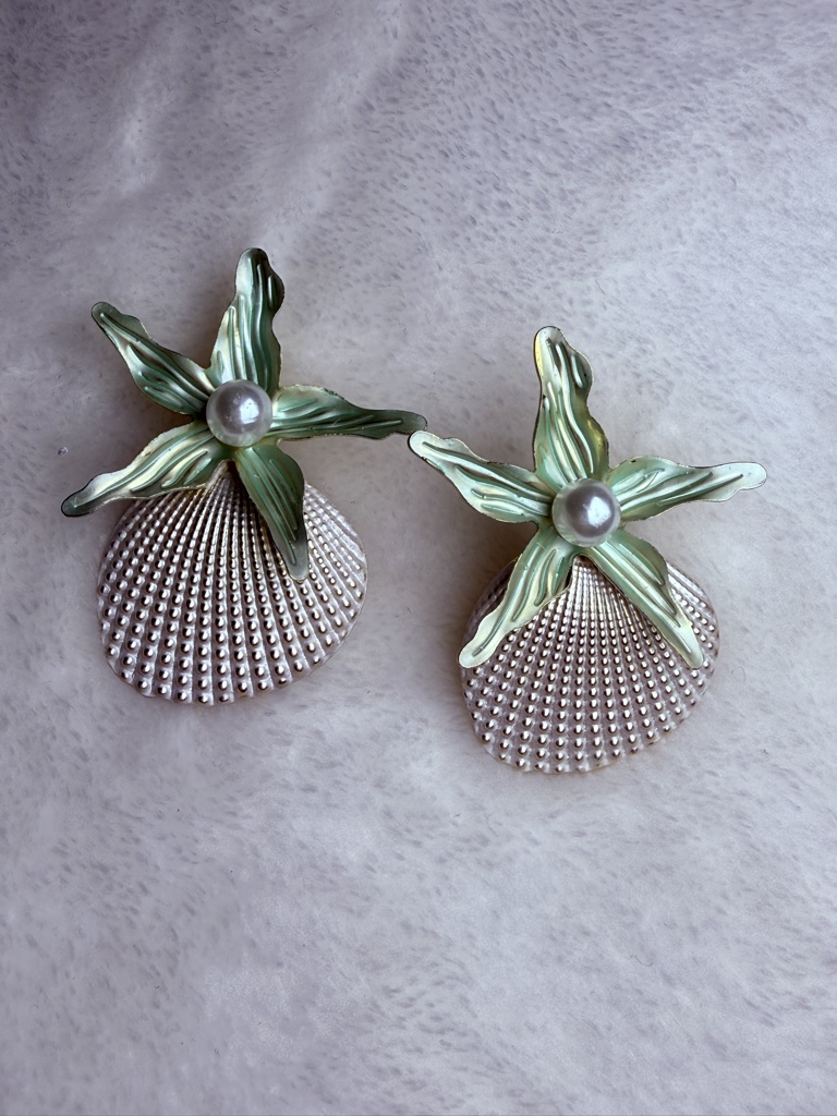 Aretes estrella con concha y perla