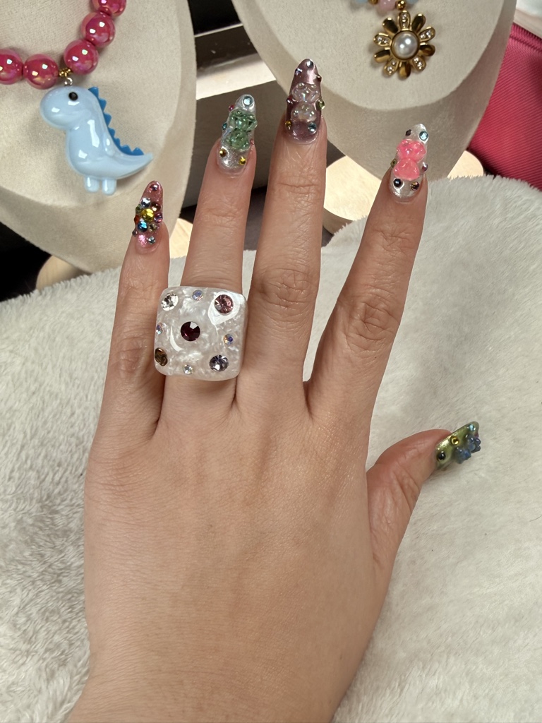 Anillo chunky cuadrado con gemas blanco
