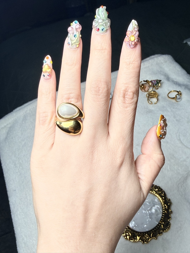 Anillo gota con piedra