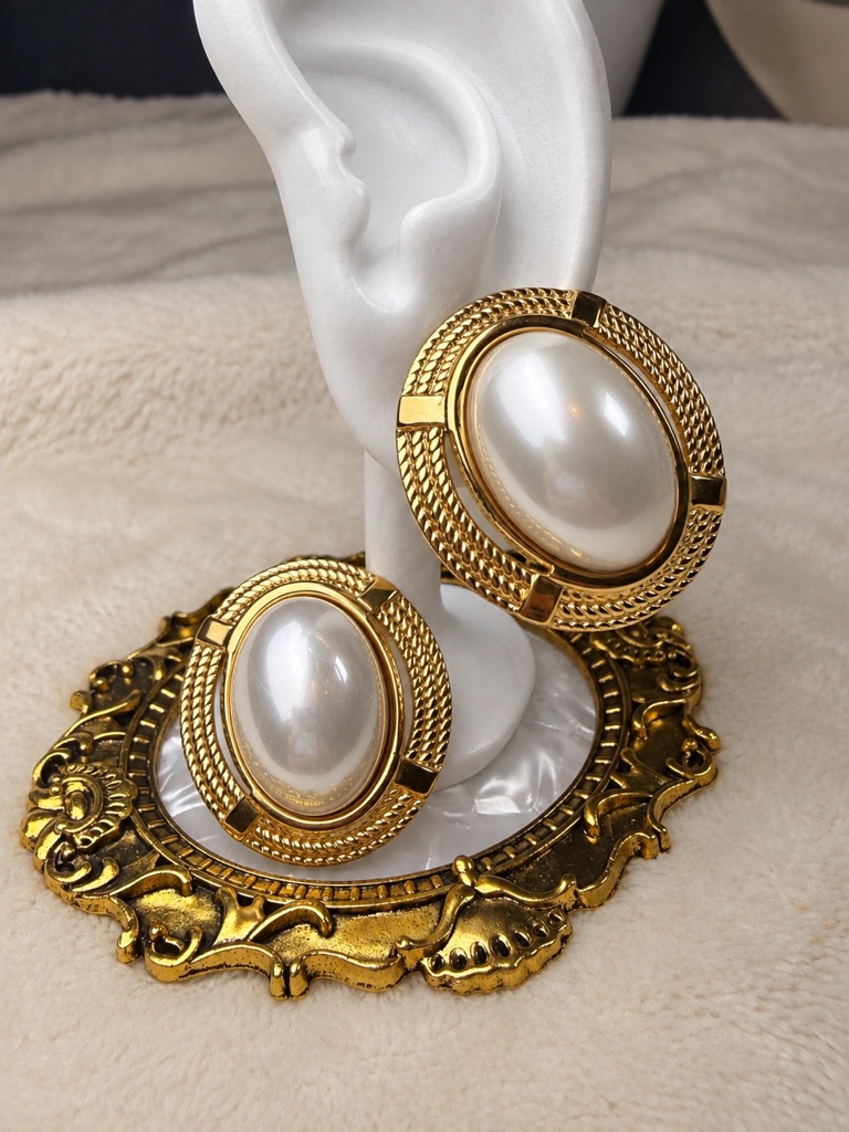 Aretes con perla ovalados dorados