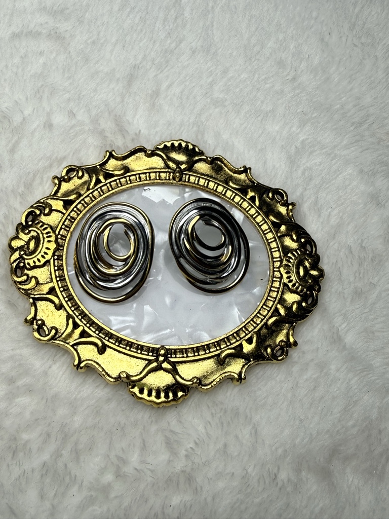 Aretes ni color redondos