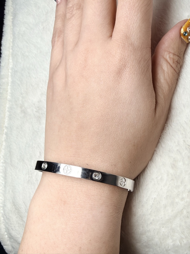 Brazalete plateado con zirconia