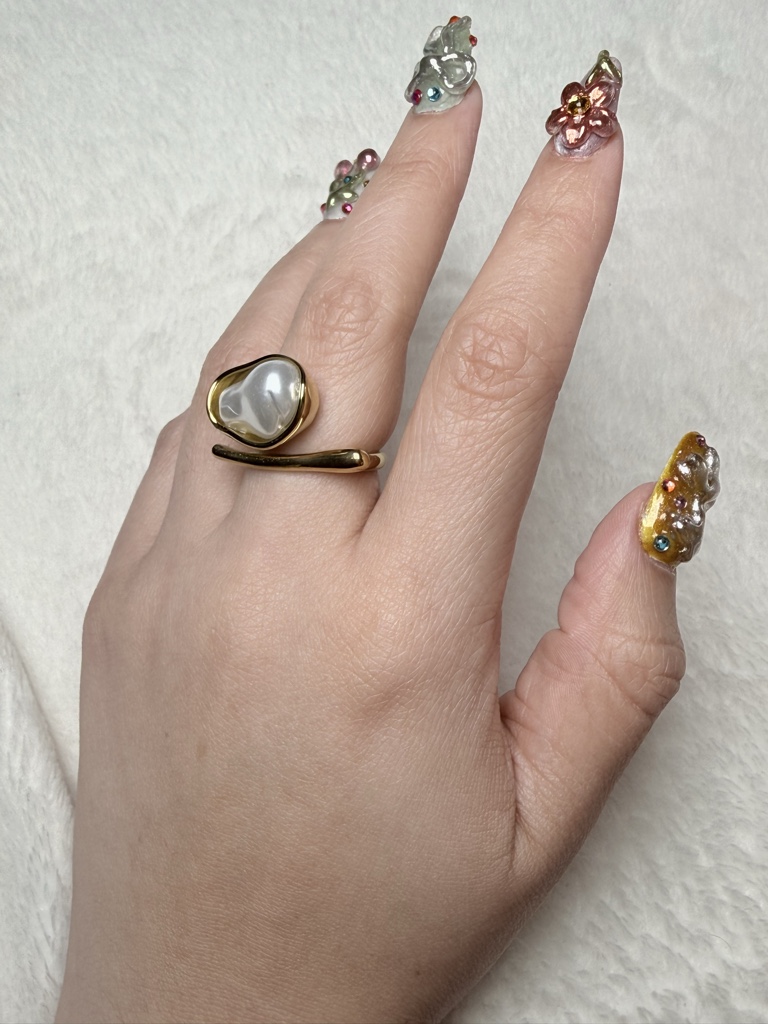 Anillo dorado perla blanca