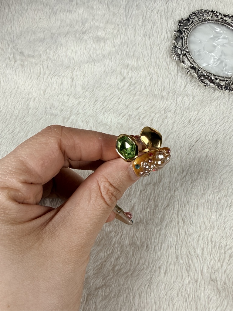 Anillo piedra verde con Dorado