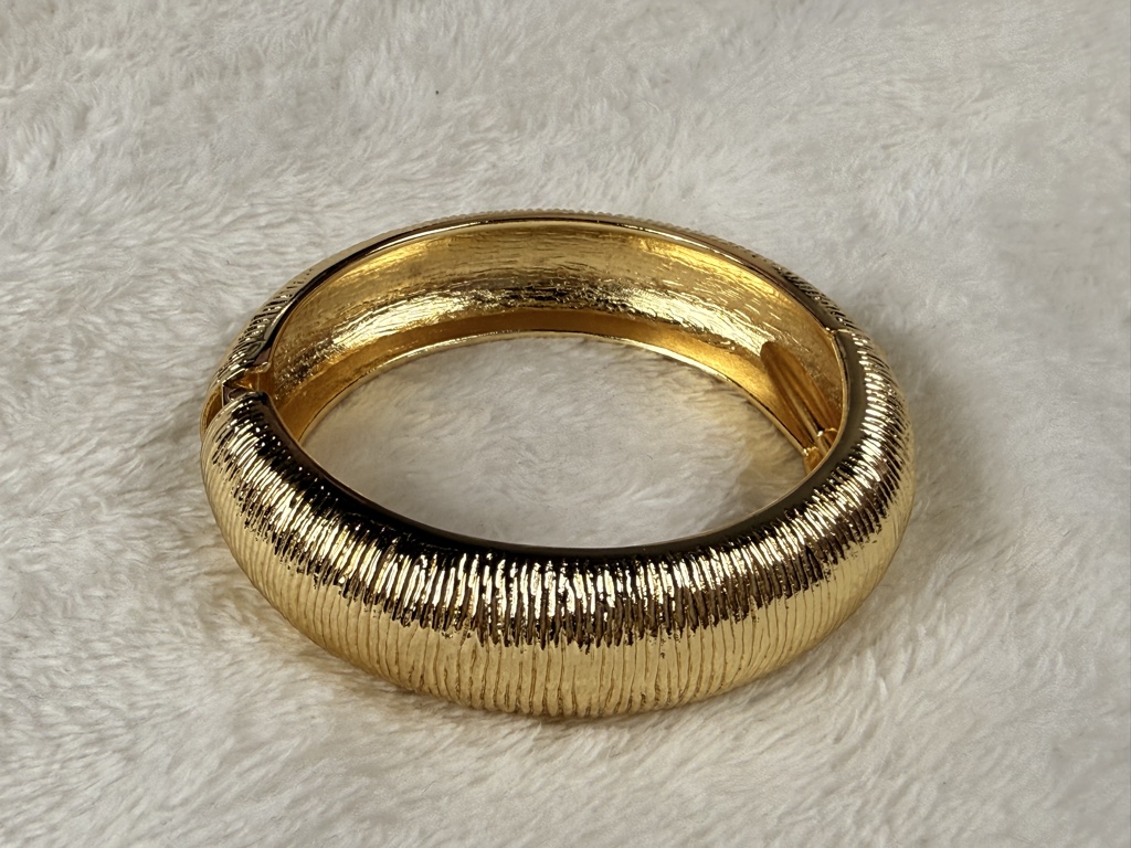 Brazalete dorado textura