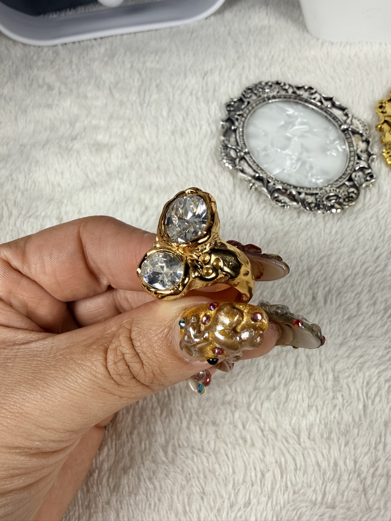 Anillo triple zirconia dorado chunky