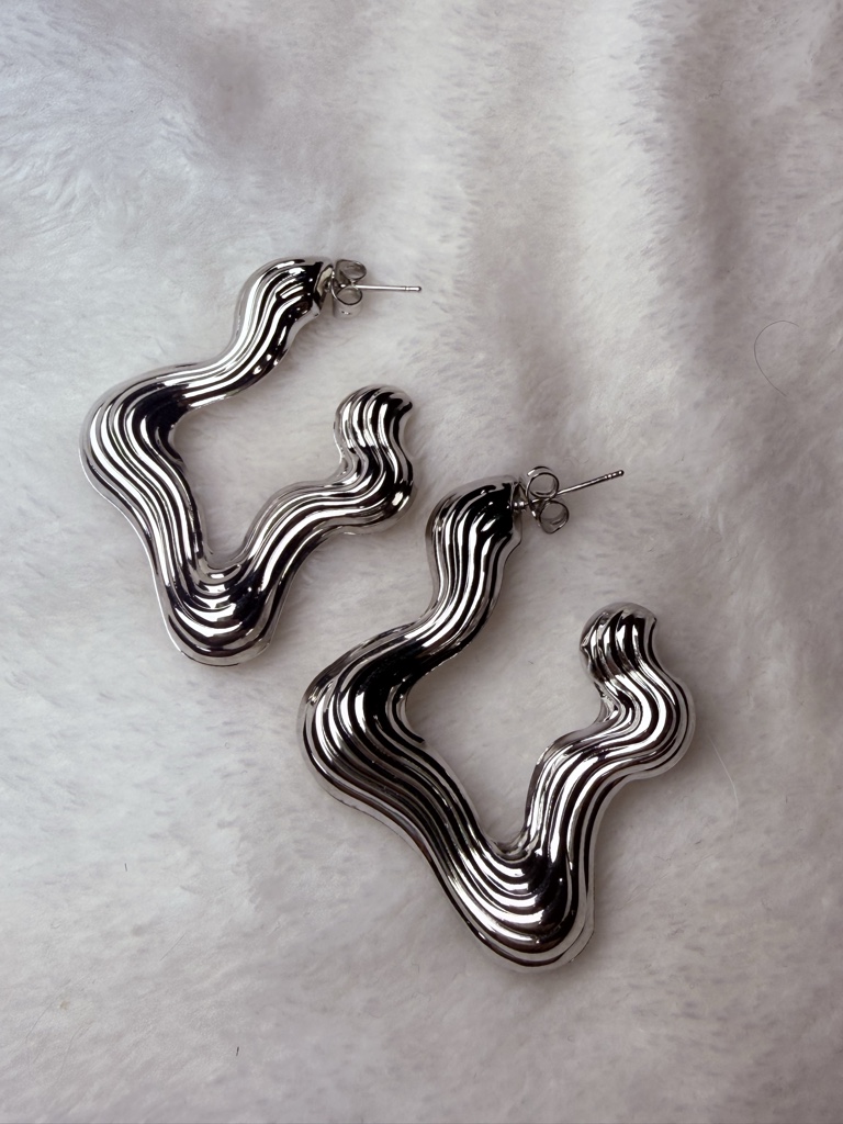 Aretes irregulares plateado grandes