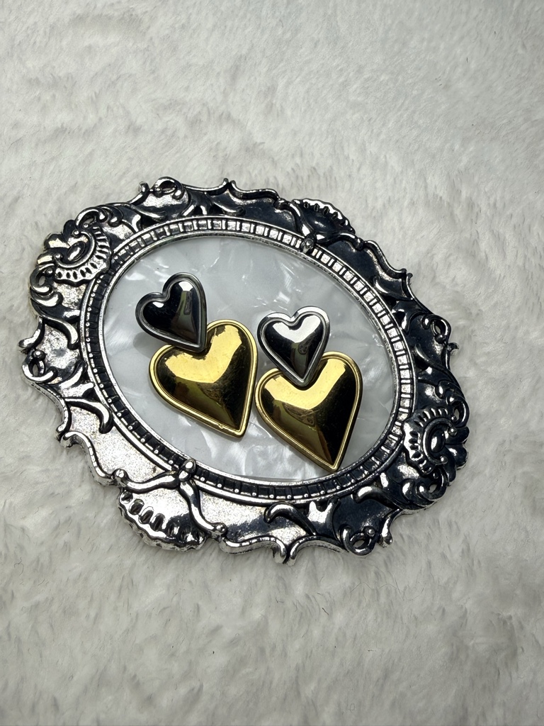 Aretes de corazón bicolor
