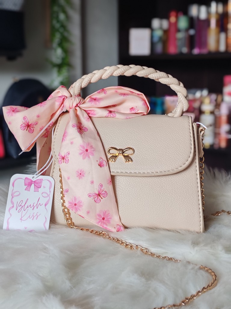 Blush Kiss bolso rosa con lazo