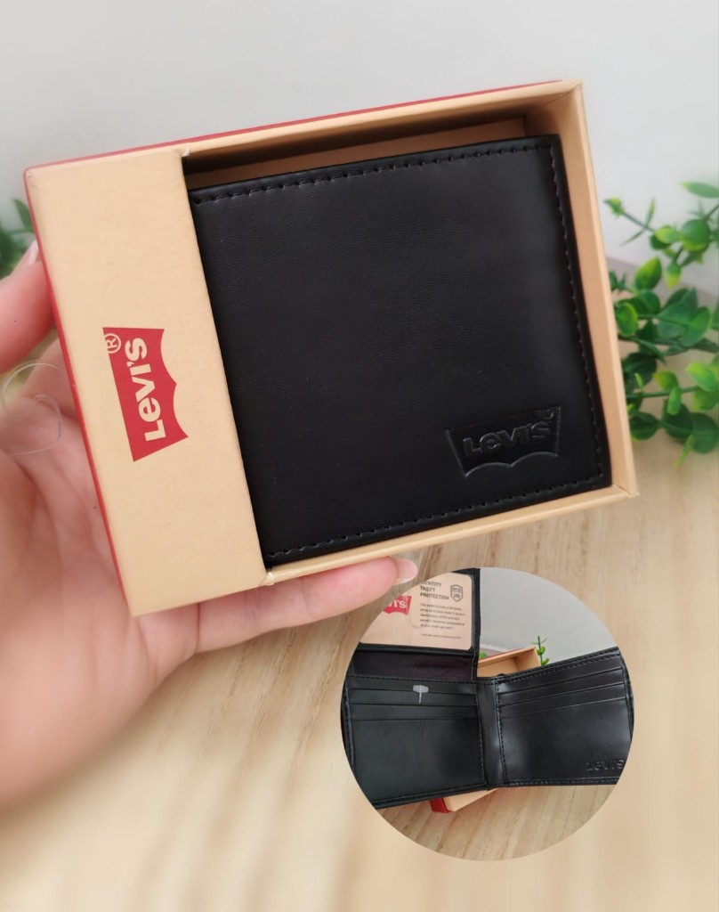 Levi's billetera negra