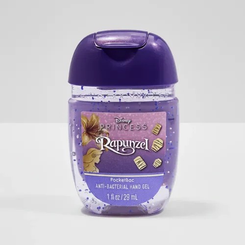 Es un gel antibacterial para manos PocketBac de la edición especial de Disney Princess Rapunzel de Bath & Body Works