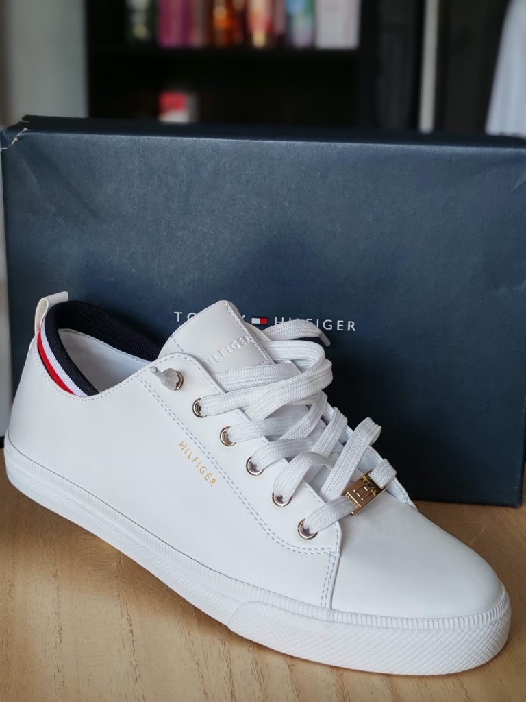 Tommy Hilfiger tenis blancos talla 9