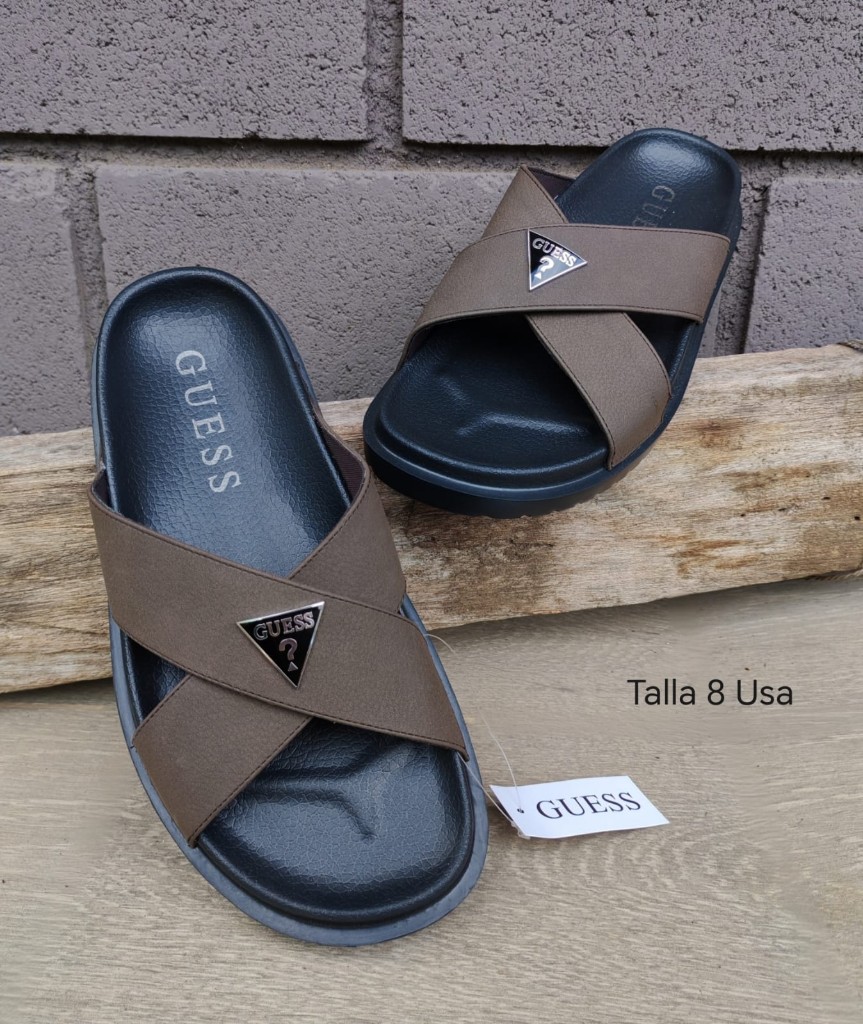 GUESS sandalias cruzadas verde musgo