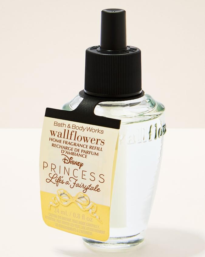Bath & Body Works Wallflowers de la colección Disney Princess con el aroma Life’s a Fairytale (0.8 fl oz / 24 ml).