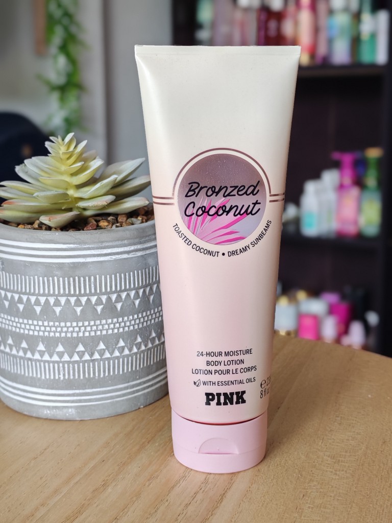 Es la loción corporal hidratante Bronzed Coconut de Victoria's Secret PINK