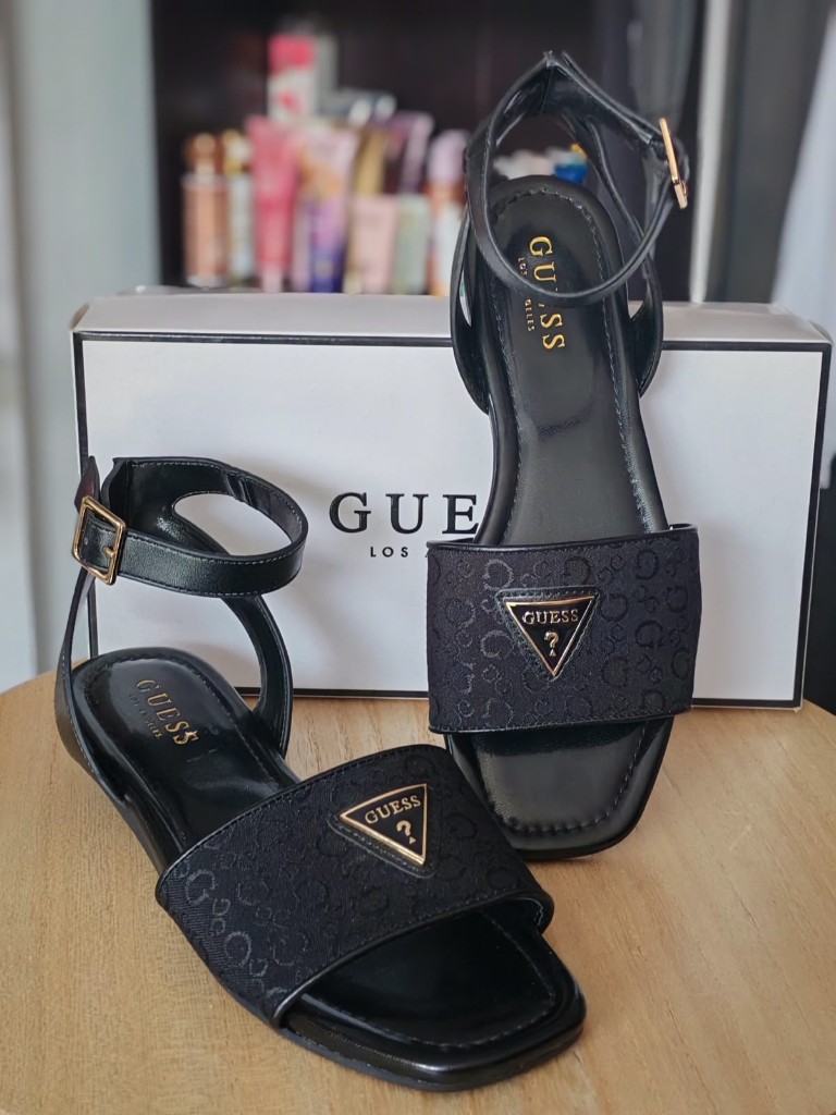 GUESS sandalias negras talla 7.5