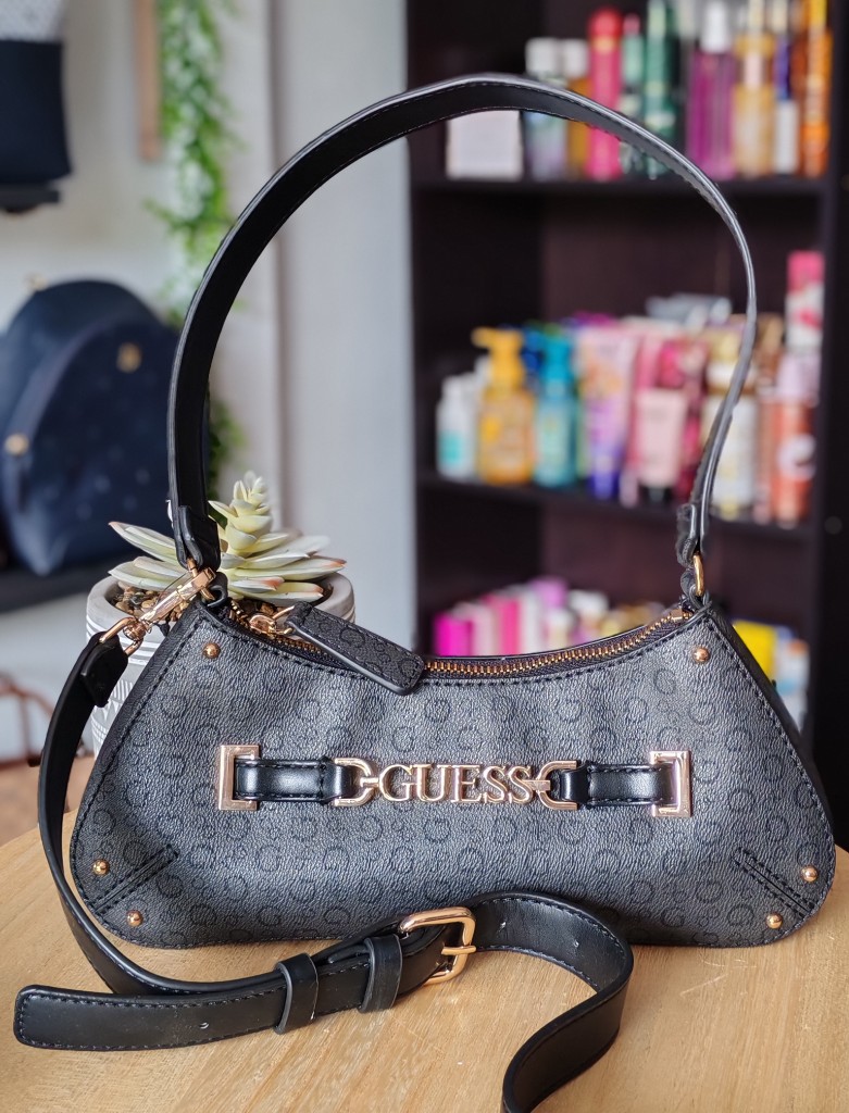 GUESS bolso negro pequeño
