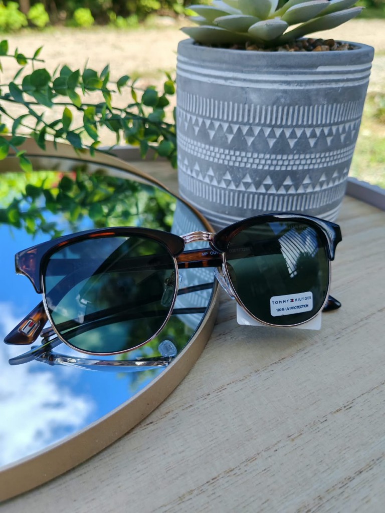 Tommy Hilfiger lentes negros Dama