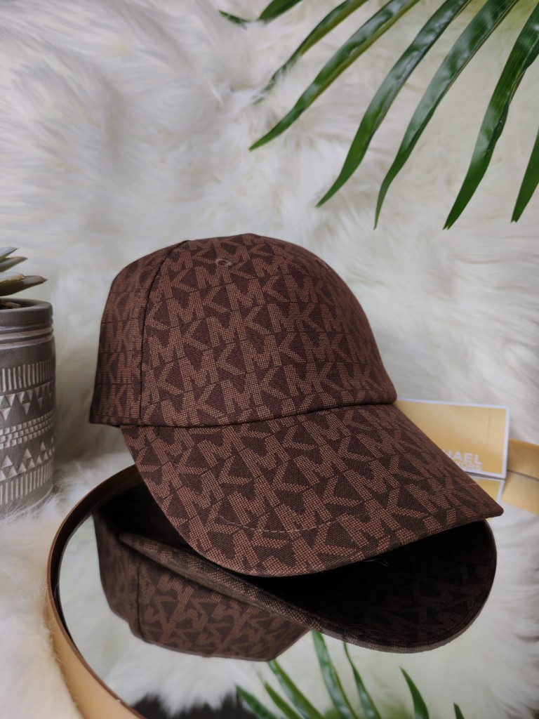 Michael Kors gorra café monograma
