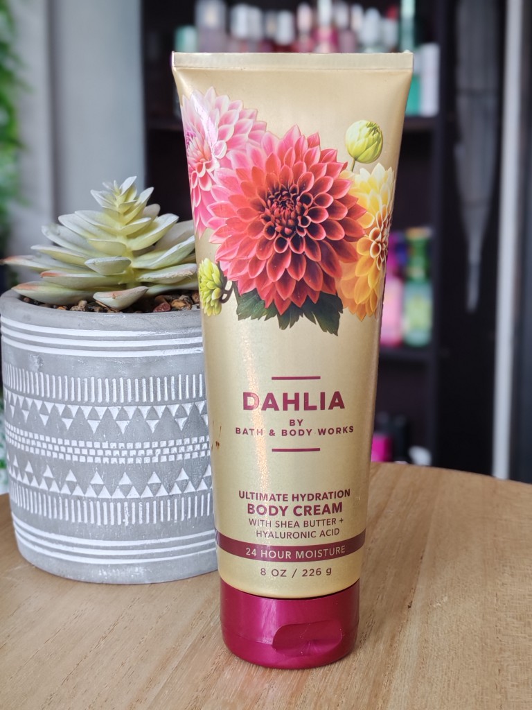 Es la crema corporal Dahlia con manteca de karité y ácido hialurónico
